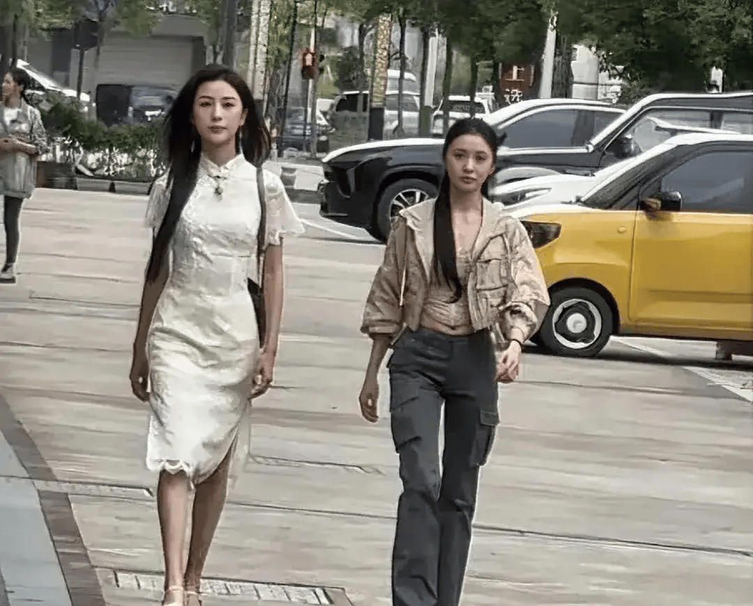 年少的刘浩存并不被人看好,身高的矮小让他在试镜时屡屡碰壁,但他从未