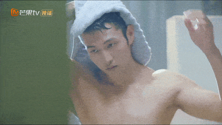 而杨业明虽然现在知名度还不是很高,但有着模特好身