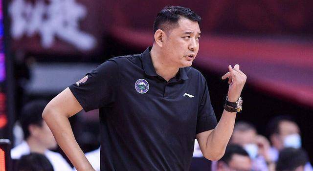 原创场均42分钟巩晓彬荒废高诗岩使用说明球迷心疼好球员用糟了