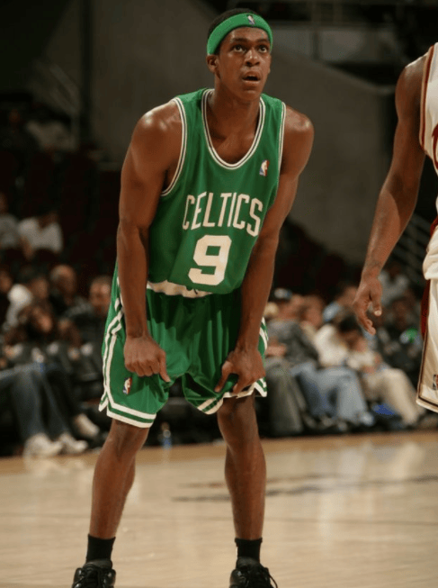 隆多和米切尔都是1.83米,但米切尔的臂展更夸张一些.