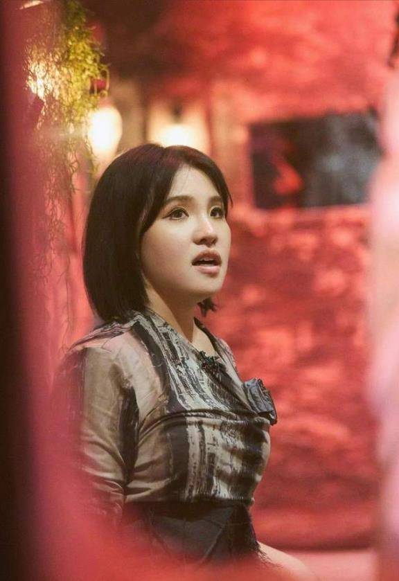 原创谢依霖丈夫肌无力母亲精神失常家里不能再多我一个病人了