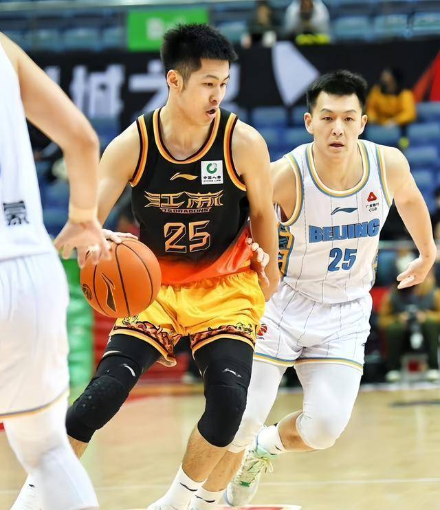 崔晓龙被看作是第二个赵睿,他从刘志轩身上学到很多东西,在吴冠希离队