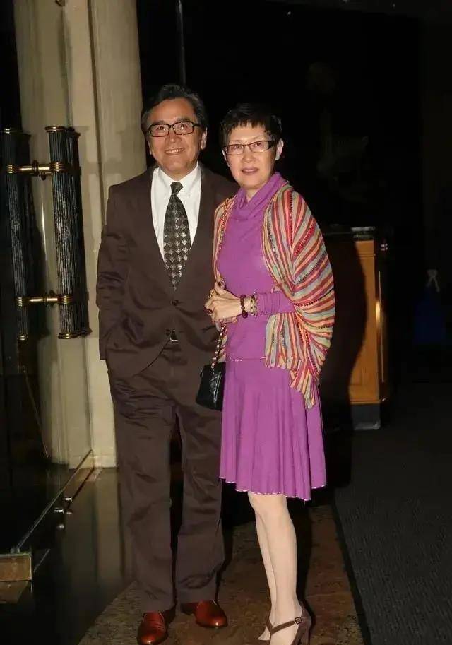 姜大卫:娶演员李琳琳,婚后连生三子,一家五口其乐融融