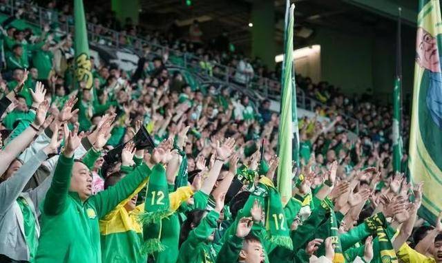 原创北京国安主场不敌上海海港法比奥伤情令球迷担忧