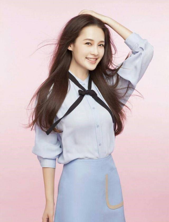 原创出道近十年李沁穿搭都是非常有品位的每次现身都感觉气质超好