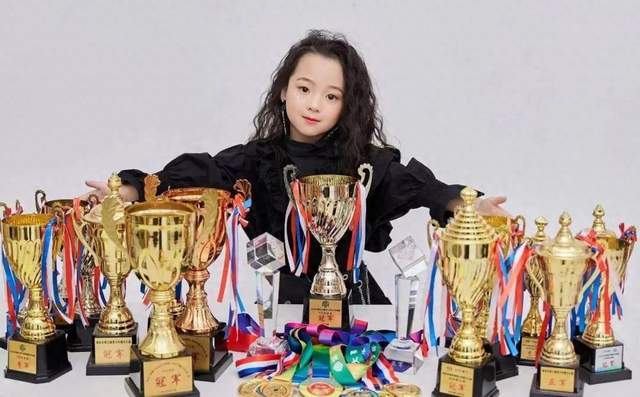 原创6岁女孩拿下世界纪录父母表示自己才是最大助力