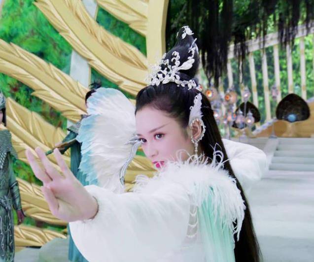 很快,王一菲就出演了《三生三世枕上书》,事业发展