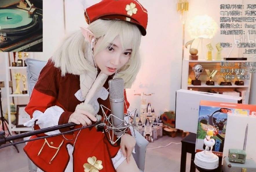 冯提莫cos的可莉,银色双马尾加上精灵耳,整个人灵动