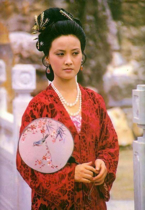 贾蓉借炕屏王熙凤叫住他又言辞闪烁让晚饭后再来她想做啥