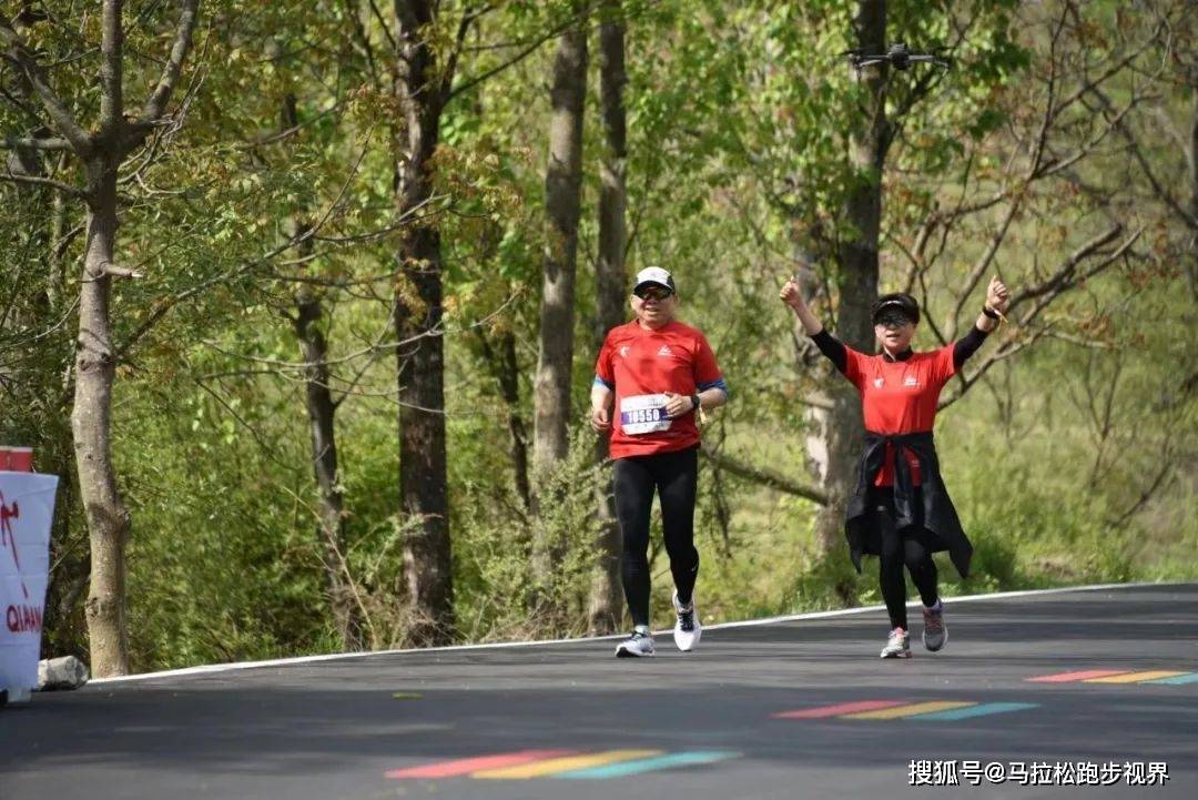 康马必看马拉松比赛遇到上下坡你就这样破