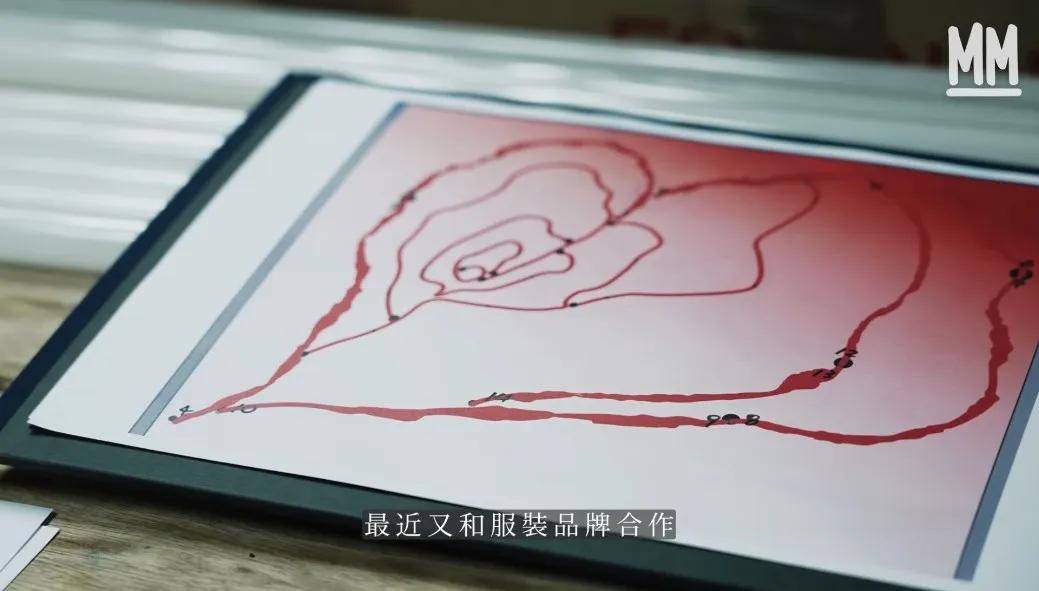 35岁美女为将霓虹灯做到极致,学艺5国:为爱发电,我从不后悔_karen