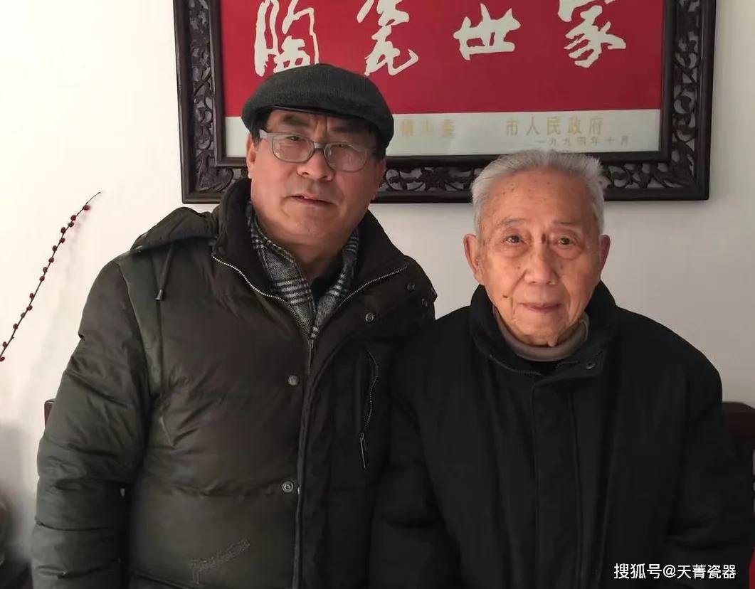 在景德镇这座瓷都盛世里,各类陶瓷大家数不胜数,张老师在陶瓷艺术方面