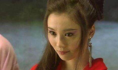 夏王十分宠爱妹喜,包容了她所有的怪癖习惯和满足了她所有的无理要求