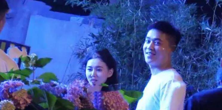 原创曾因她导致毛晓彤和陈翔分手如今与神秘感约会男方颜值是亮点