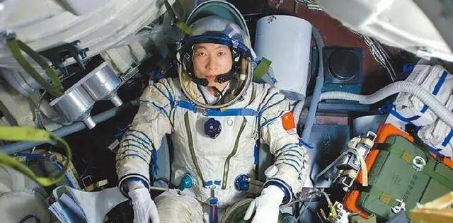 杨利伟在太空听到敲门声是怎么回事17年后谜底揭开