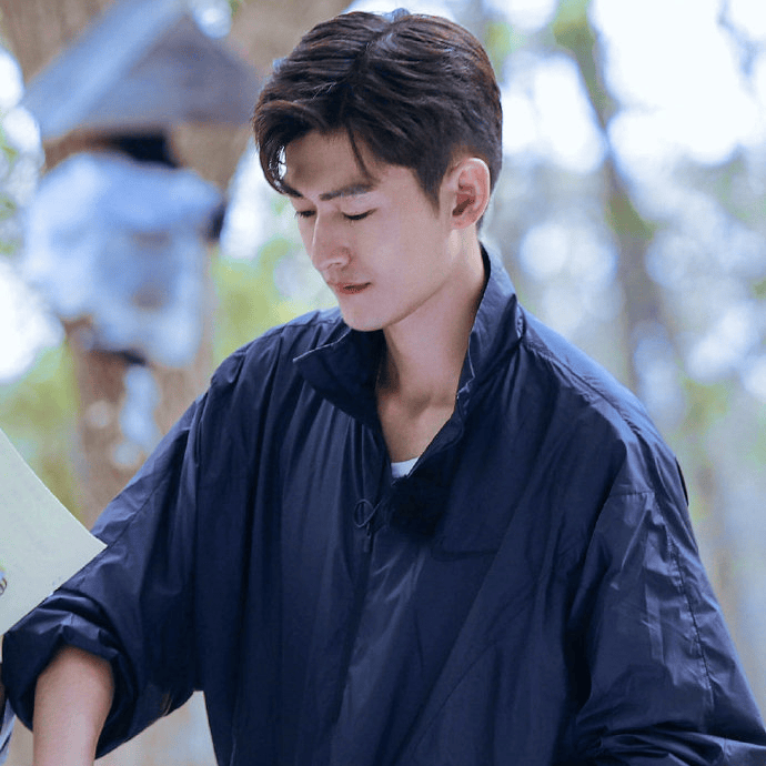 除了自傲之外,张翰竟然触碰了法律这条红线,那时候他的年纪还小,家里