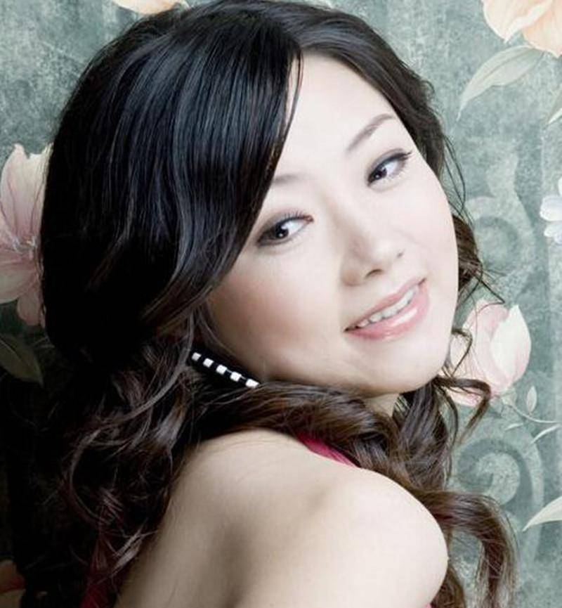 原创武大骗婚女张舒丹闪婚深圳富豪婚后携巨款出逃丈夫跨国追捕