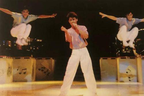 原创草蜢为何能力压beyond黄家驹不愿同流合污才是原因