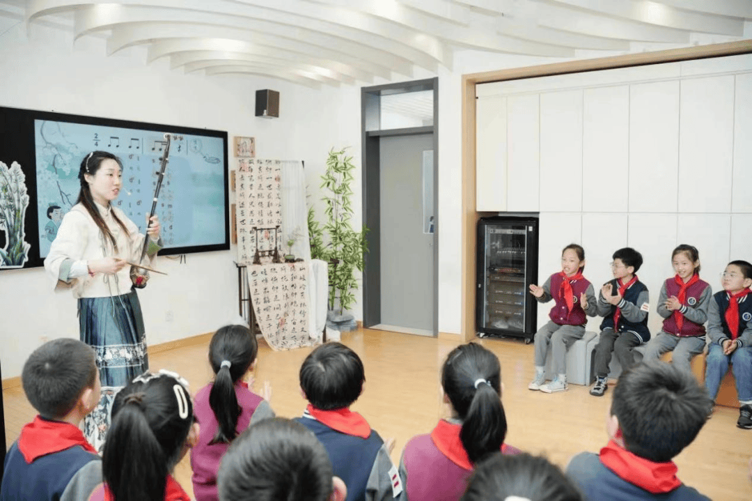 叶沁老师在长三角城市群教育科研南京市研讨会上展风采