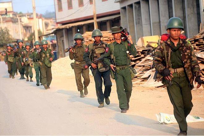 连续34小时实弹射击,警告亲美武装越线后果严重_克钦独立军_缅北_缅甸