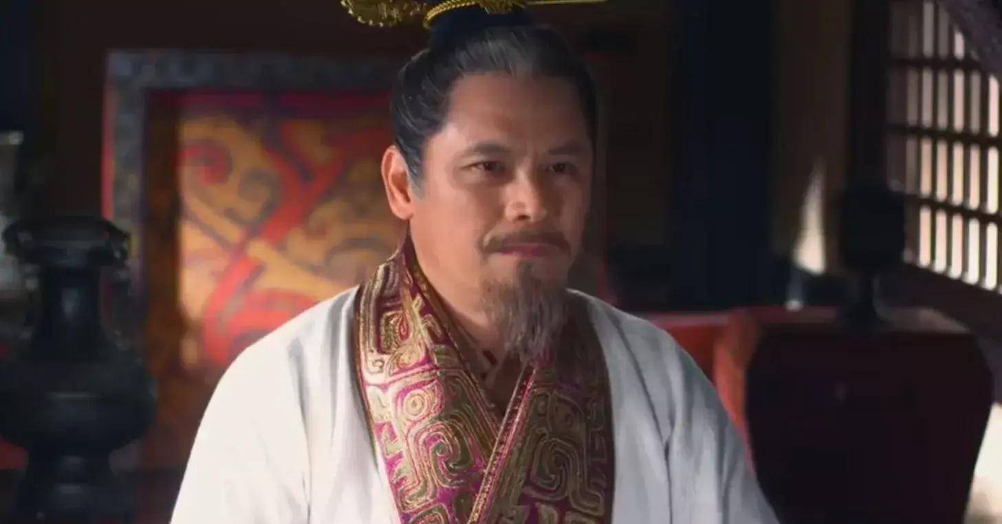 黄歇愤怒地质问郭威:"他们虽然是人质,但在街上也不弱,怎么会被人利用