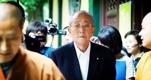 稻盛和夫65岁患癌出家在修行中涅盘重生