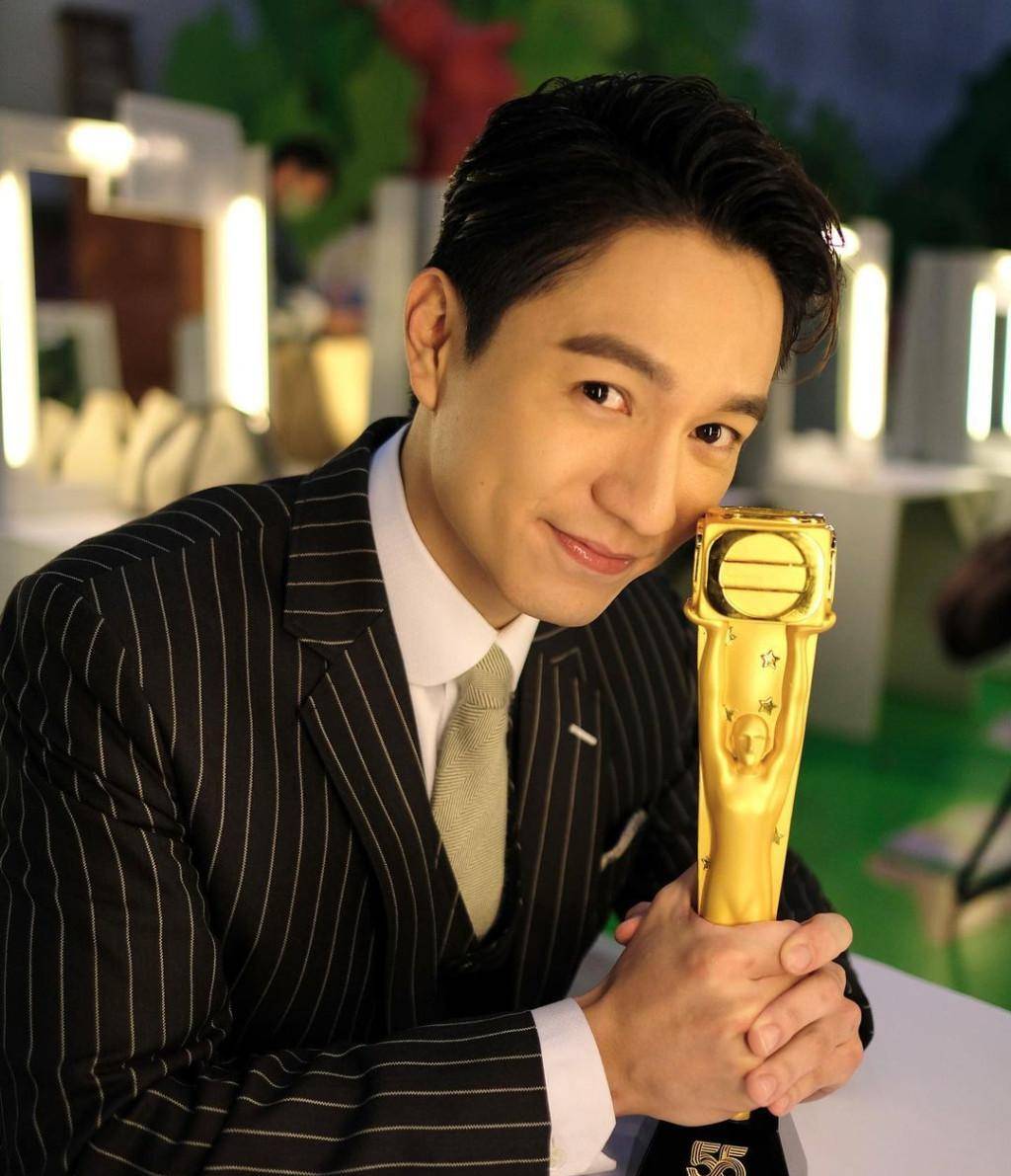 双目无神疑受伤,好友唯恐避之不及_吴伟豪_网友_吴大强