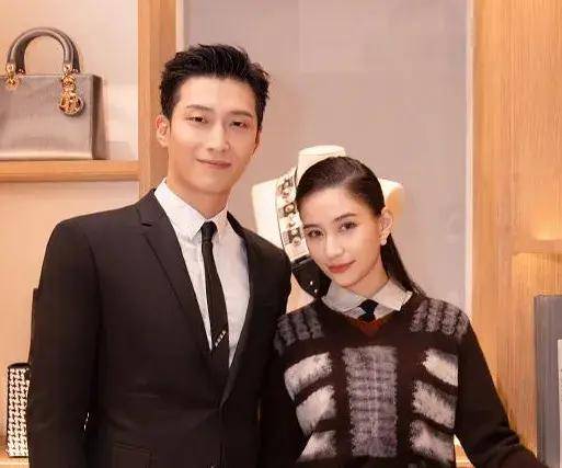 何超莲为赌王扫墓上热搜三太陈婉珍全程被搀扶窦骁缺席