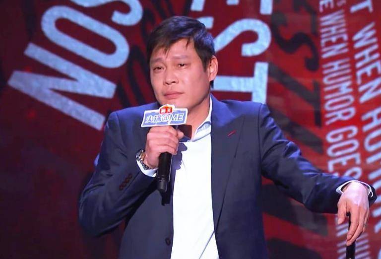 参加各种娱乐节目,导致没有多少时间用在足球上,他的老师徐根宝曾经