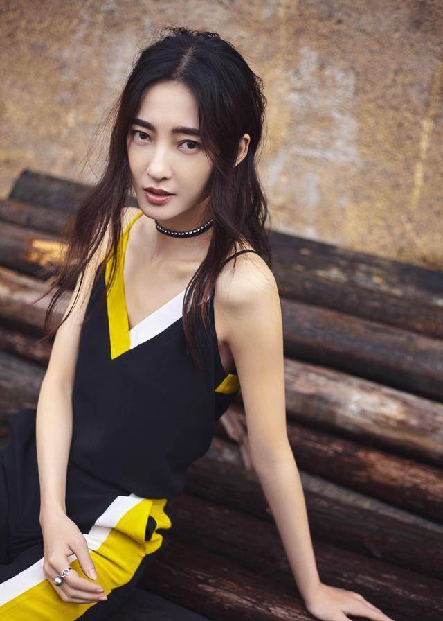 对待爱情非常简单,已33岁还年轻漂亮_王丽坤_明星_身材