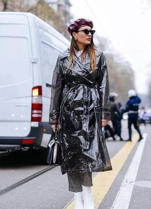 原创雨衣外穿这么好看今年流行的pvc塑料衣时髦有个性