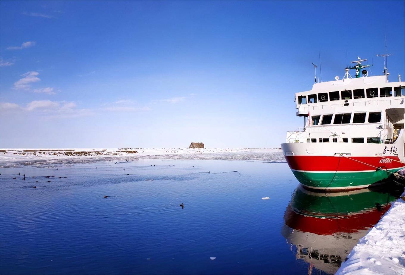 破冰船是怎样破冰的会直接撞碎冰层吗解析破冰船工作原理