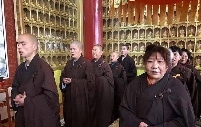 王兴夫的活佛路10年疯狂敛财2亿住豪华别墅骗女弟子