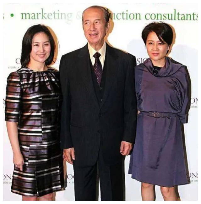 何超琼与梁安琪罕同框想不到被后妈气场压制该叫妈还叫姐