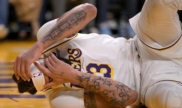 原创詹姆斯浓眉伤情更新湖人冲前六希望渺茫湖勇大战成最关键一环