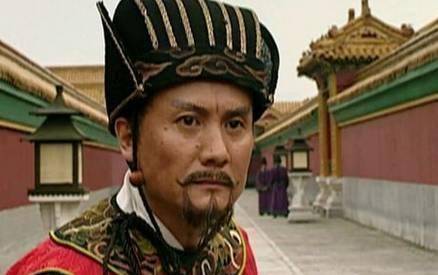 而在朱七去抓齐大柱的时候,有一个细节,那就是让齐大柱脱掉自己的上衣