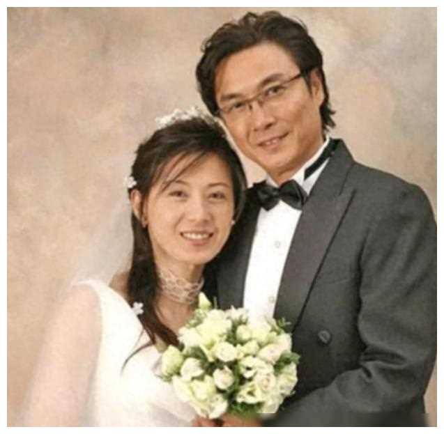 刘松仁43岁娶小20岁泰国空姐如今无儿无女成了他一生的痛