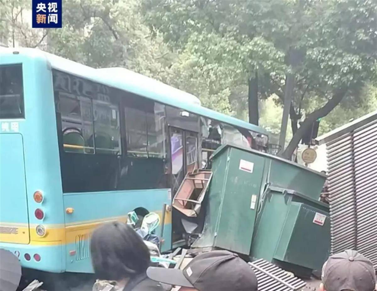 公交车上被多人猛烈撞击后的法律程序
