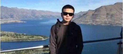 鄢奉天怎么会走上黑客的道路,跟他父亲有着极大的关系,他的父亲喜欢