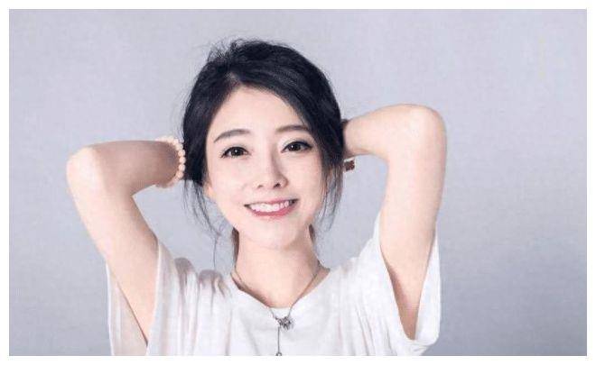 而在这一众成功的网红中,女主播冯提莫绝对是佼佼者,作为当初某鱼平台