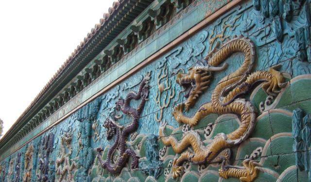 故宫九龙壁展现乾隆帝的九五之尊却隐藏着一个瞒天过海的大秘密