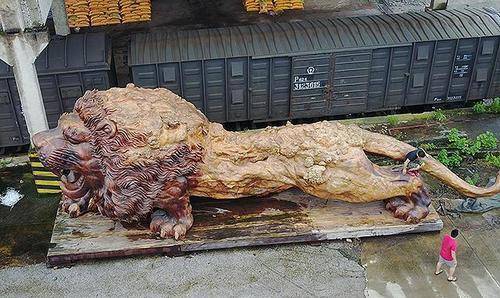 原创此人用30吨楠木雕刻15米根雕欲售千万却无人问津原因为何