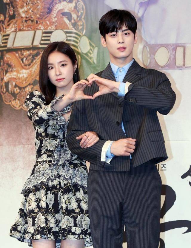 原创车银优挑战古装剧观众不买账脸赞天才的机器人演技争议