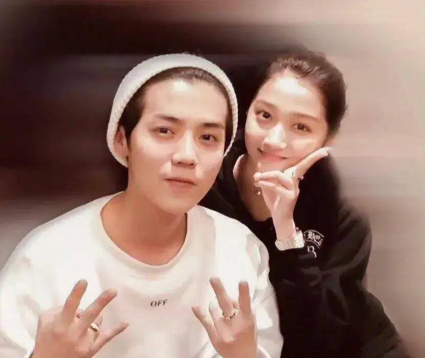 原创网友东京街头偶遇鹿晗关晓彤网友你们两个真的好爱去日本旅游