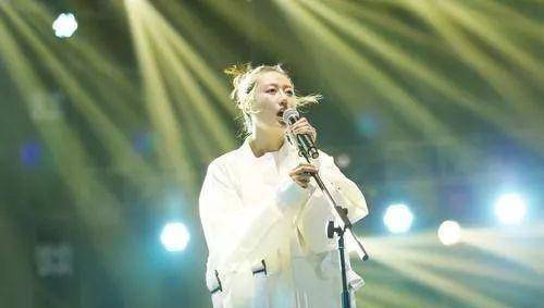 陈粒她是民谣界唯一的老公歌里藏着一整个江湖