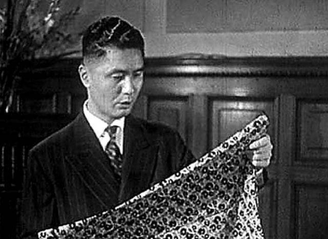 原创荣毅仁墓地位于华侨公墓内和妻子杨鉴清墓咫尺距离相守相伴