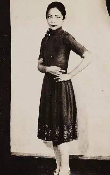 她是民国最时髦的女王从小名牌无数离婚后前夫仍对她念念不忘