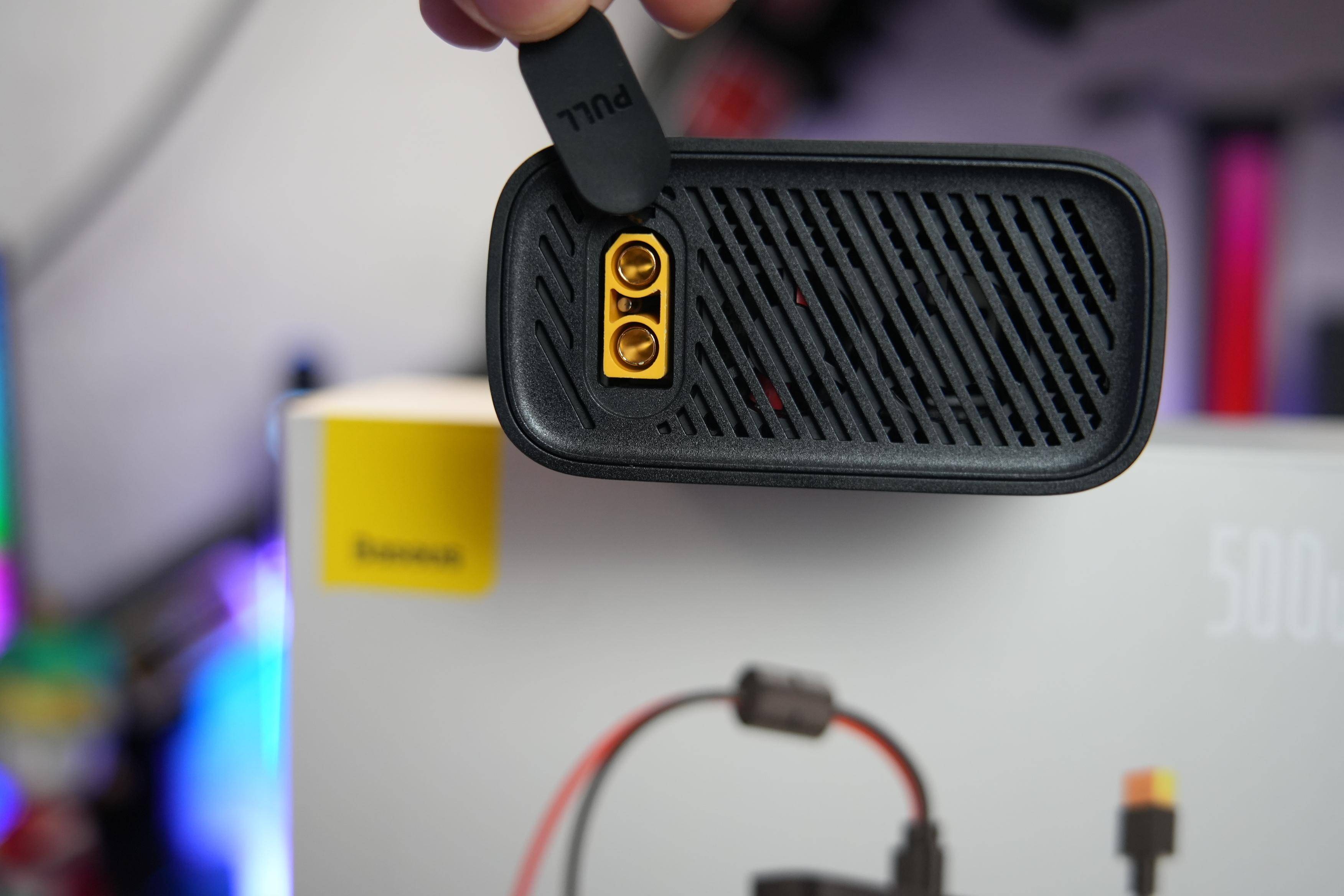 旅行爱好者的福音——倍思倍益充超级硅车载逆变器500W