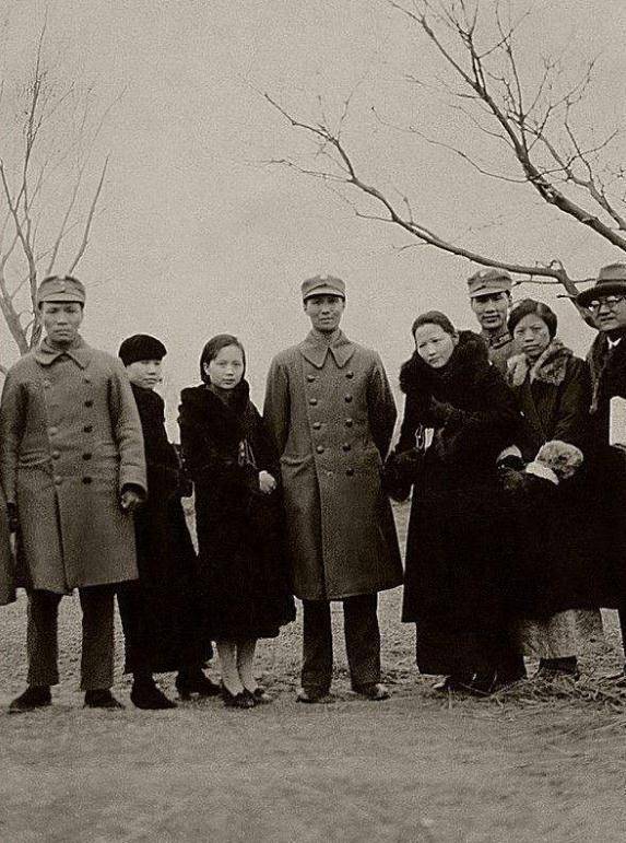 原创他是国军兵团司令被俘后没被关押还有了新工作孙子名气很大