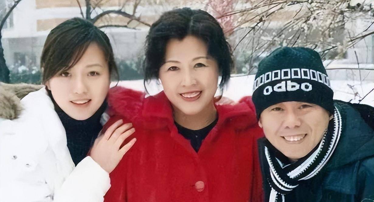 原创原创潘长江和妻子结婚三十八年妻子被宠上天如今花甲之年整容成功